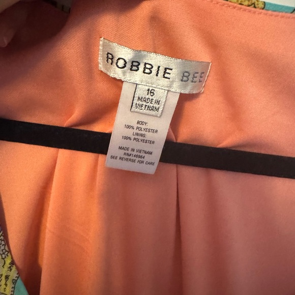 Robbie Bee Coral Dress - Picture 2 of 4